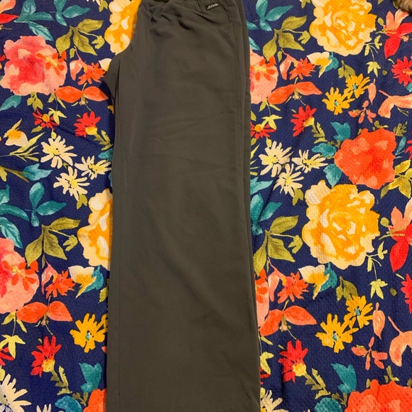 Gray scrub top and scrub pants - Picture 3 of 5